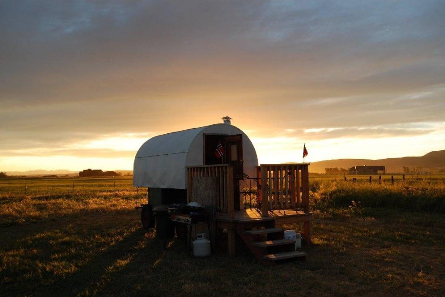 Sheepherder's Wagon Bed and Breakfast hotel in Montana