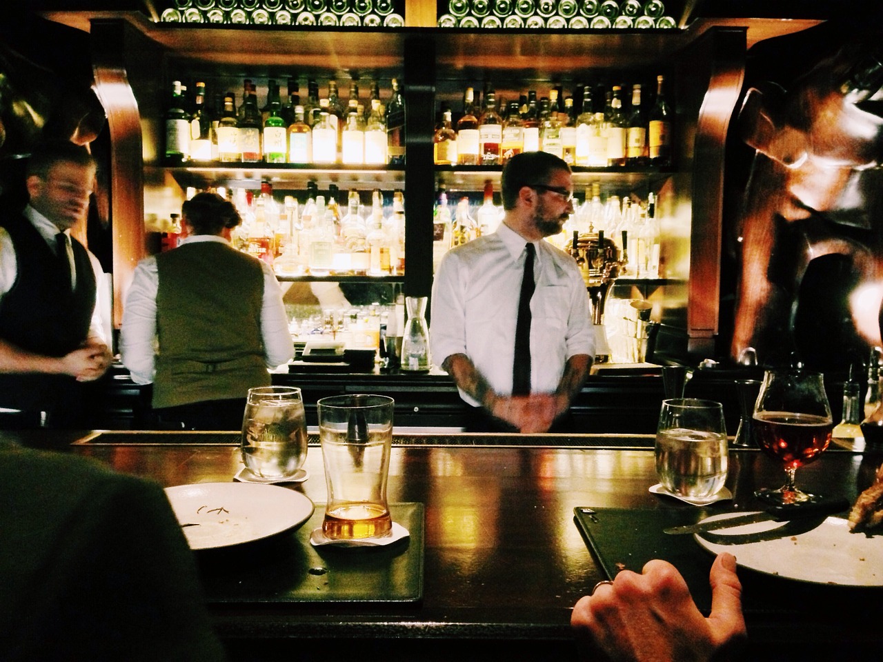 How do I a Bar Manager? Hospitality Management Degrees
